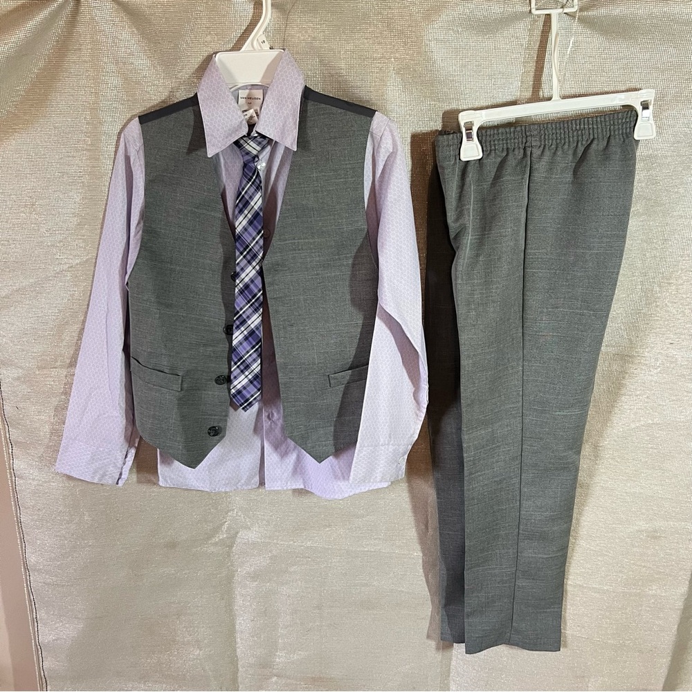 VAN HUESEN BOYS SUIT - Picture 2 of 6